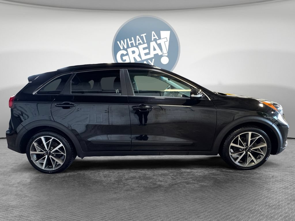 Used 2022 Kia Niro Touring Special Edition FWD image 2