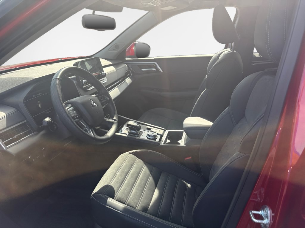 Used 2025 Mitsubishi Outlander SE AWD/4WD image 12