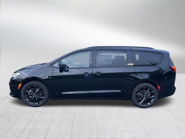 New 2026 Chrysler Pacifica Limited image 8