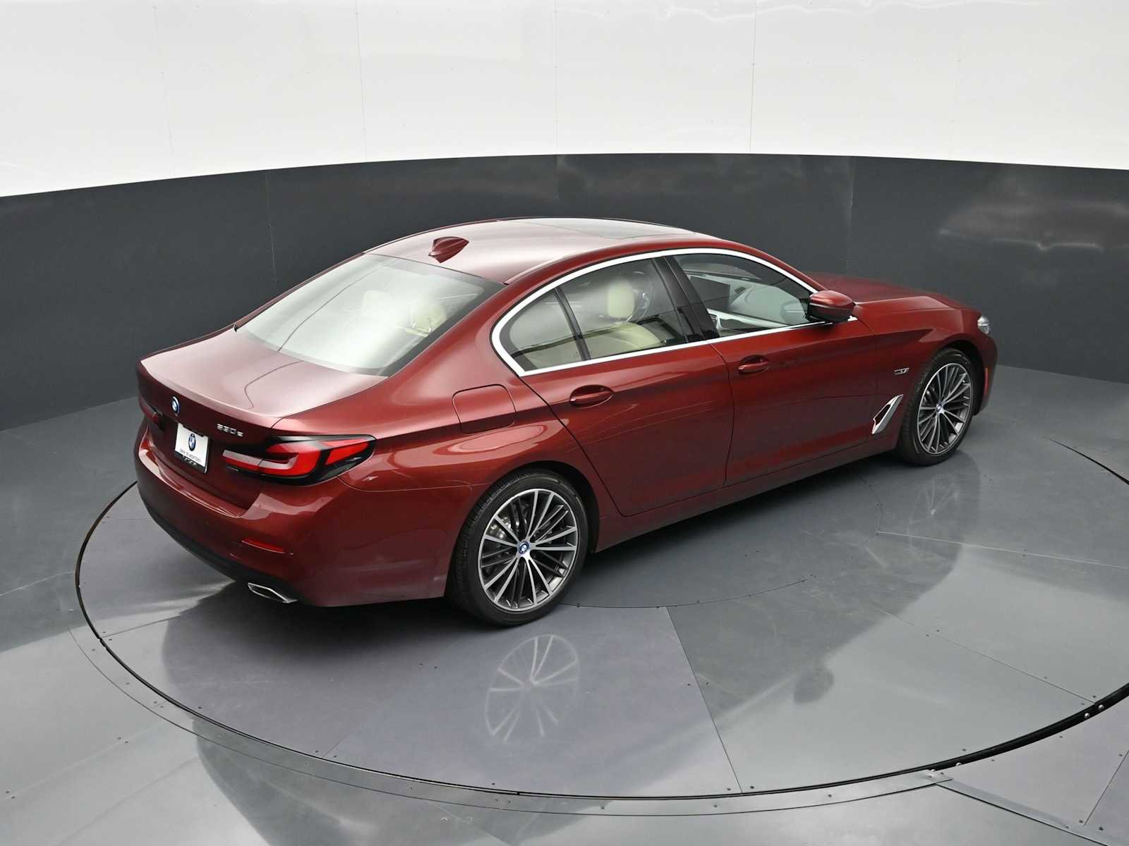 Used 2023 BMW 530e w/ Premium Package image 19