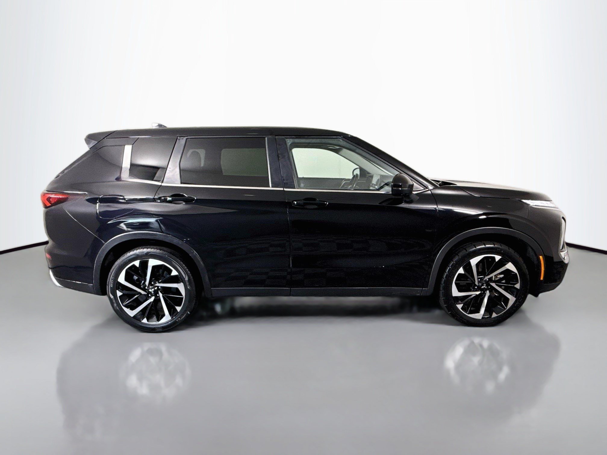 Used 2024 Mitsubishi Outlander SE FWD image 11