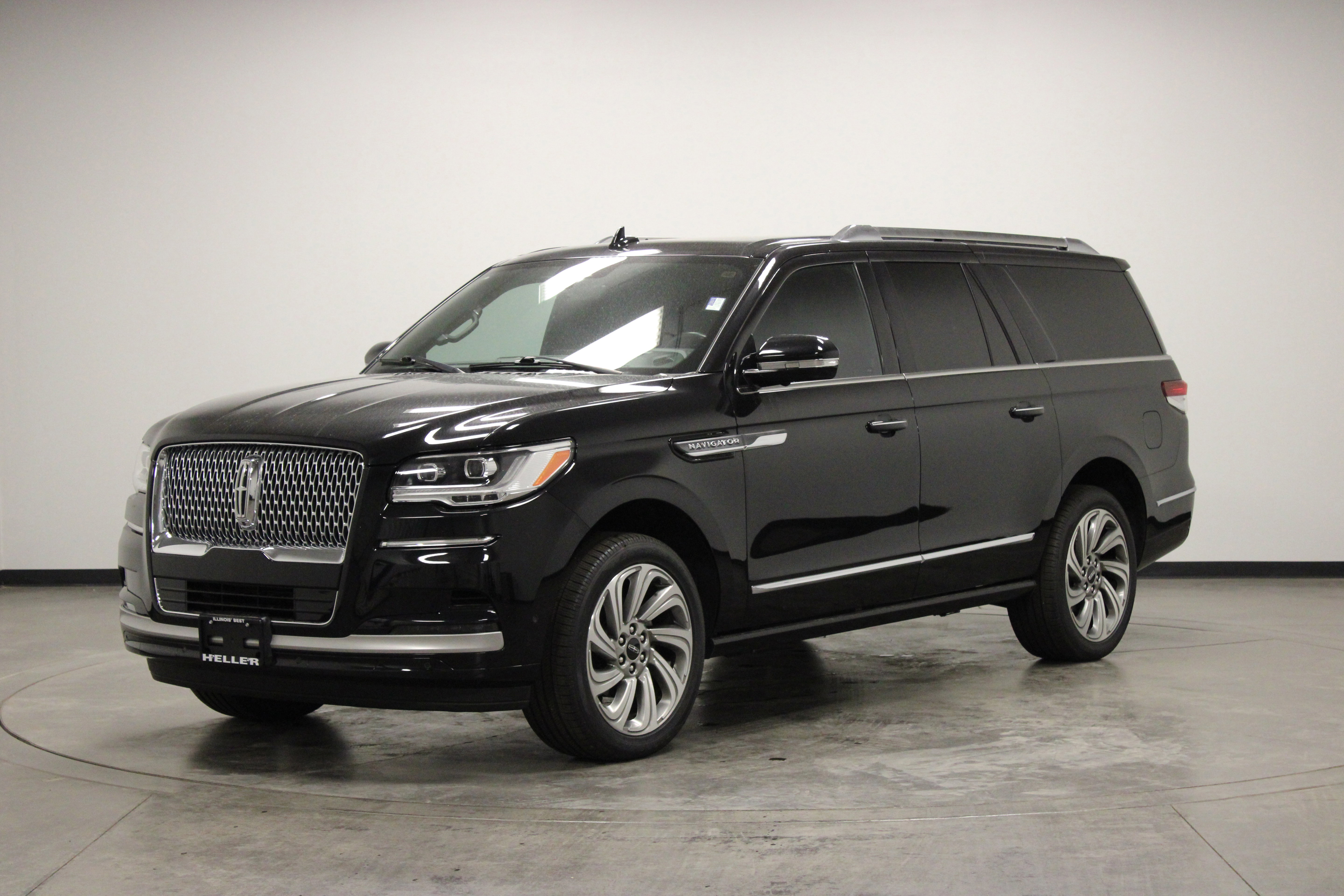 Used 2023 Lincoln Navigator L Reserve AWD/4WD image 4
