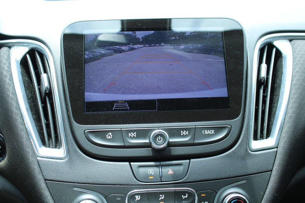 Used 2021 Chevrolet Malibu LT FWD image 19