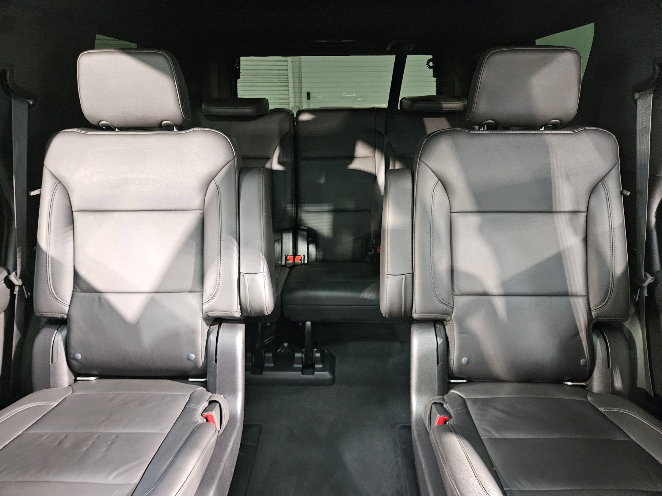 Used 2021 Chevrolet Tahoe Z71 w/ Luxury Package AWD/4WD image 13