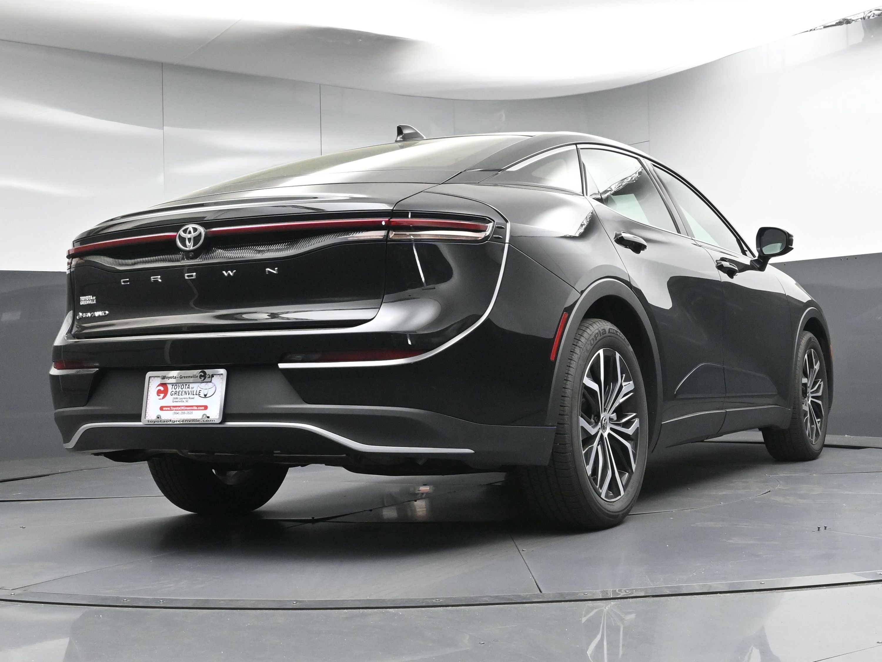 Certified 2025 Toyota Crown XLE image 27