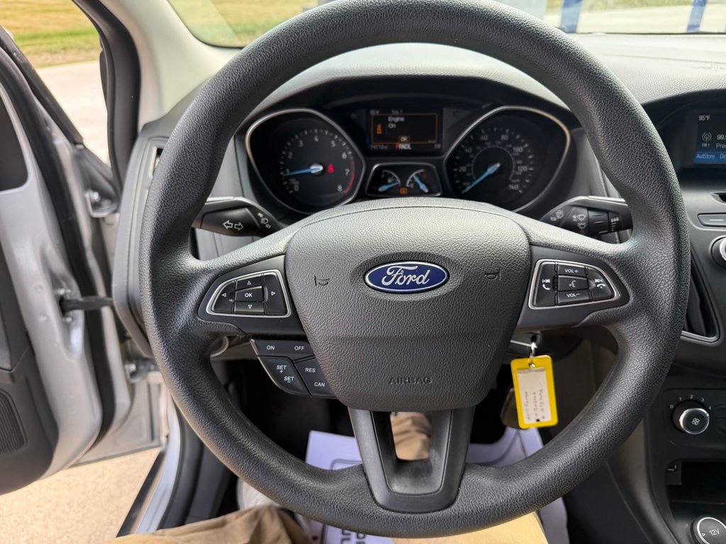 Certified 2017 Ford Focus SE FWD image 26