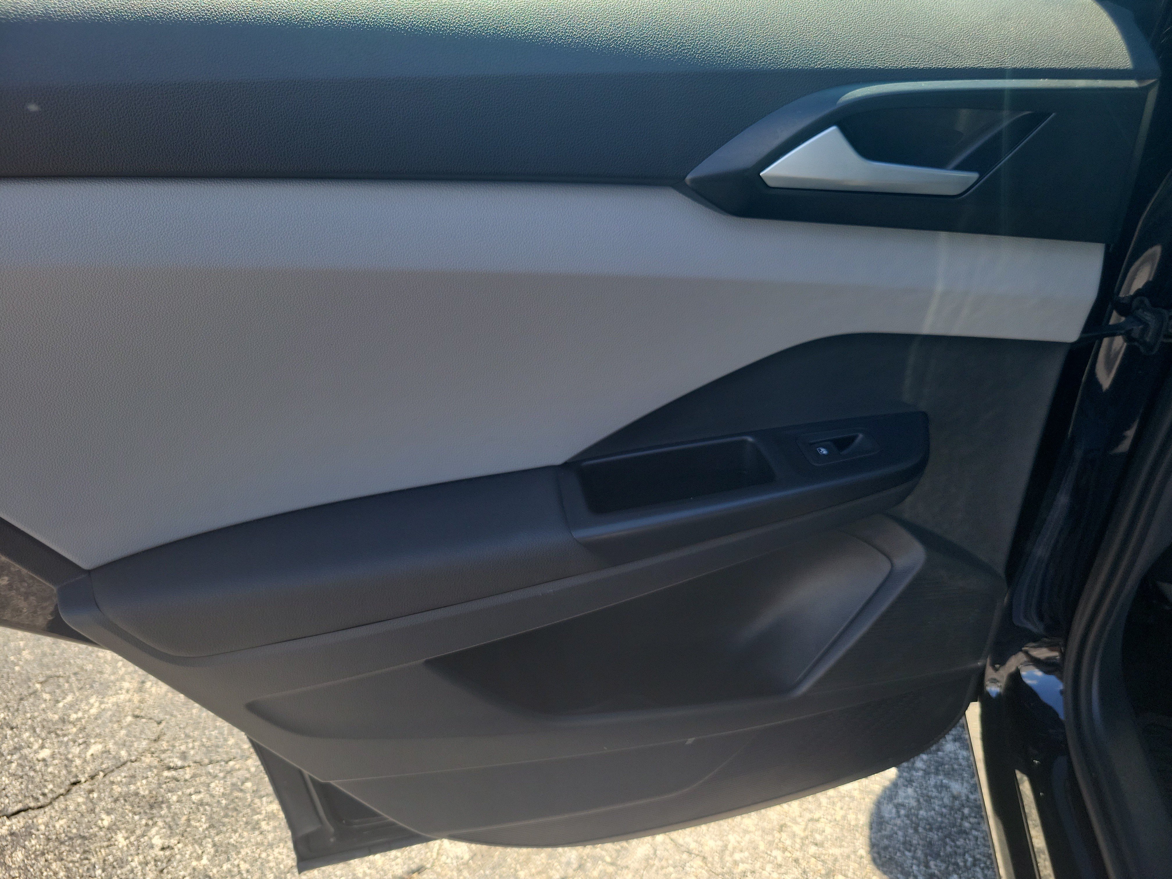 Certified 2023 Volkswagen Taos S FWD image 16