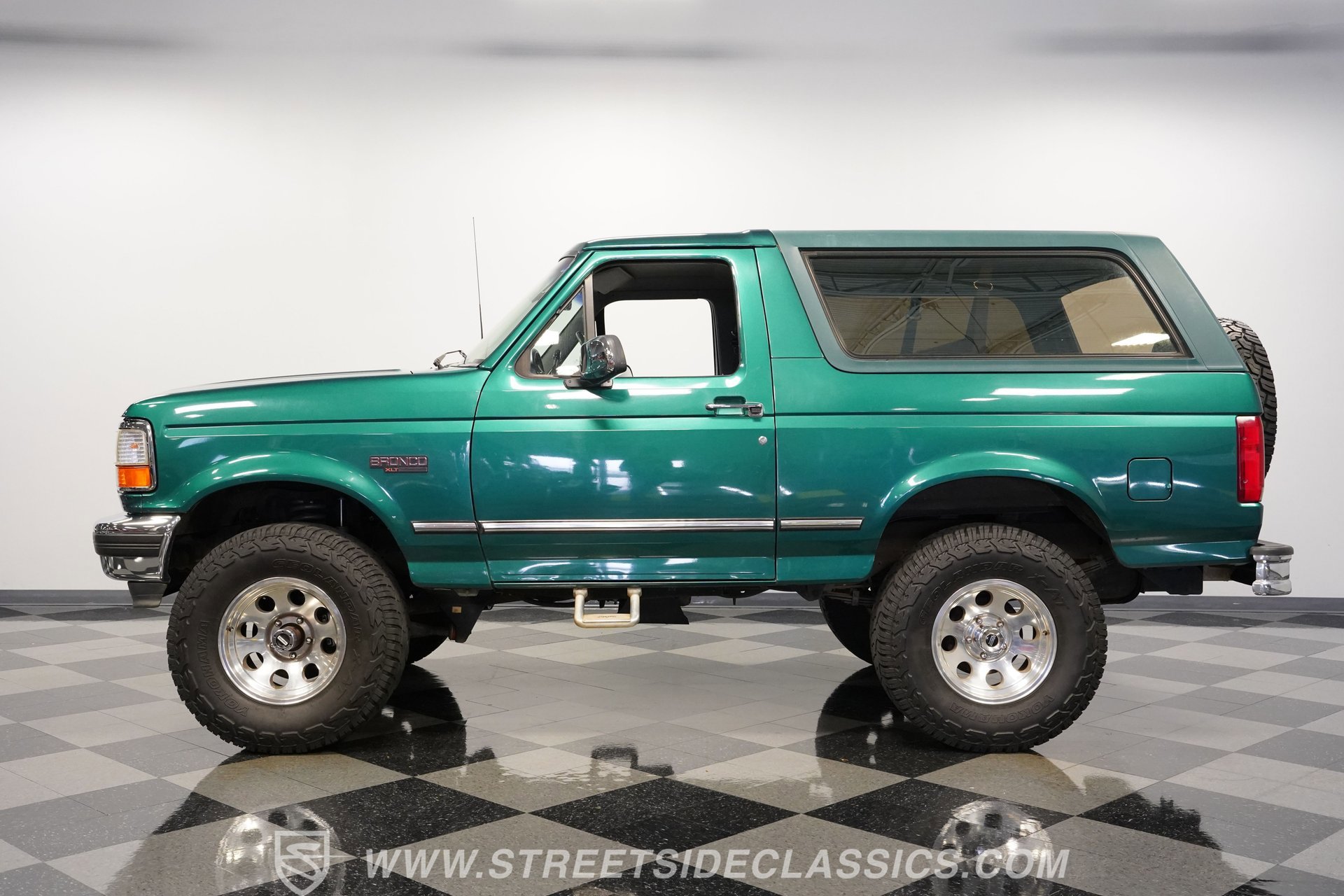 Used 1996 Ford Bronco XLT image 7