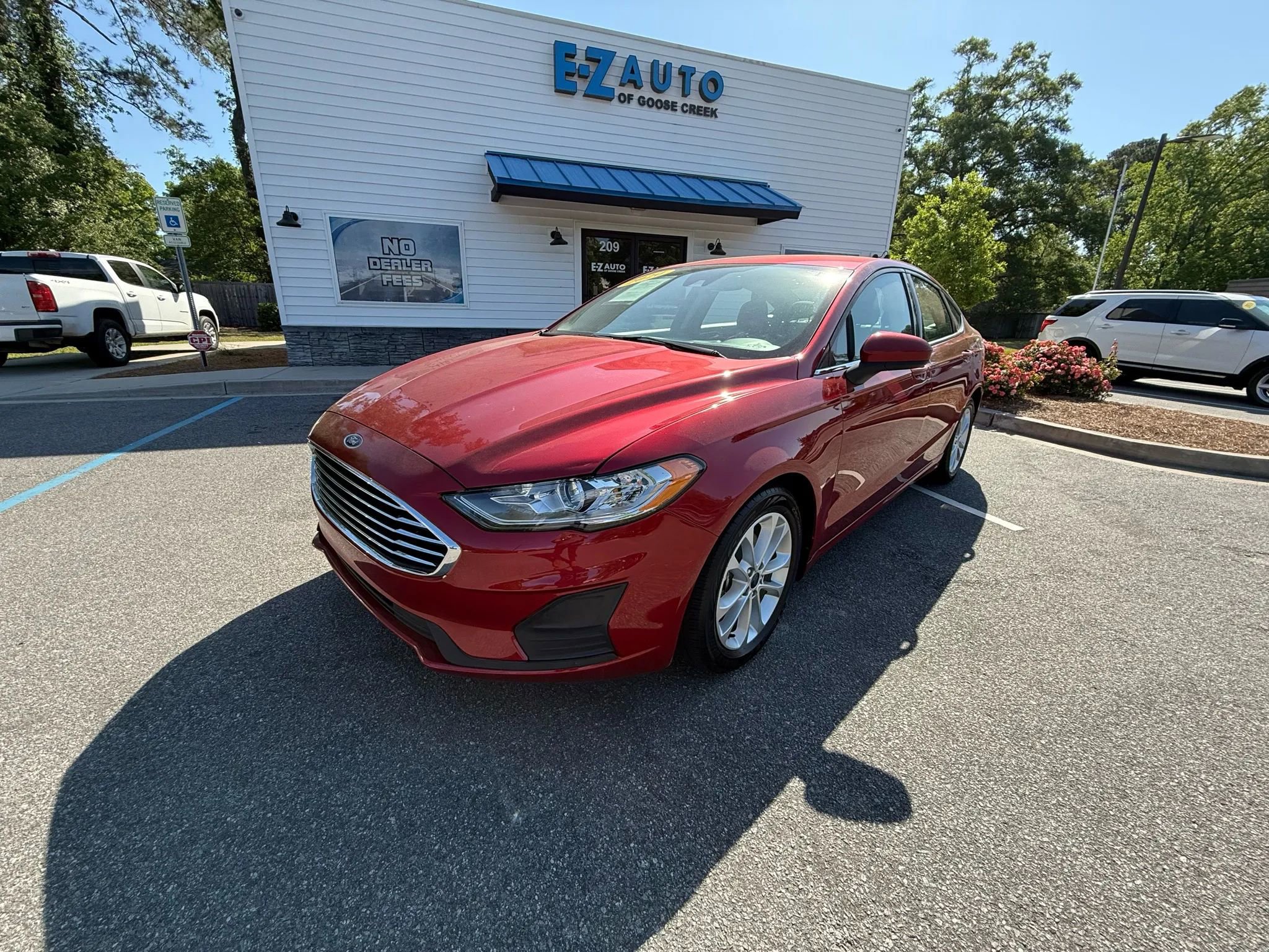 Used 2020 Ford Fusion SE image 2