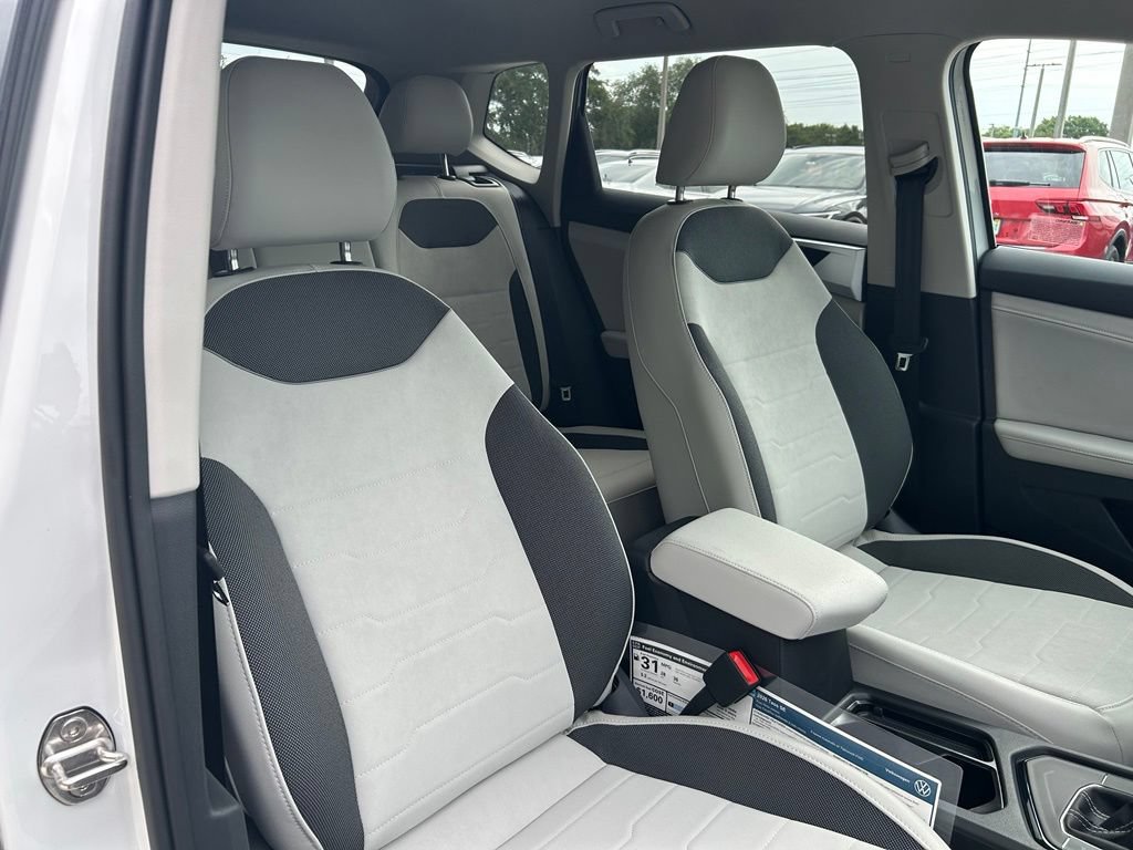 New 2026 Volkswagen Taos SE FWD image 31