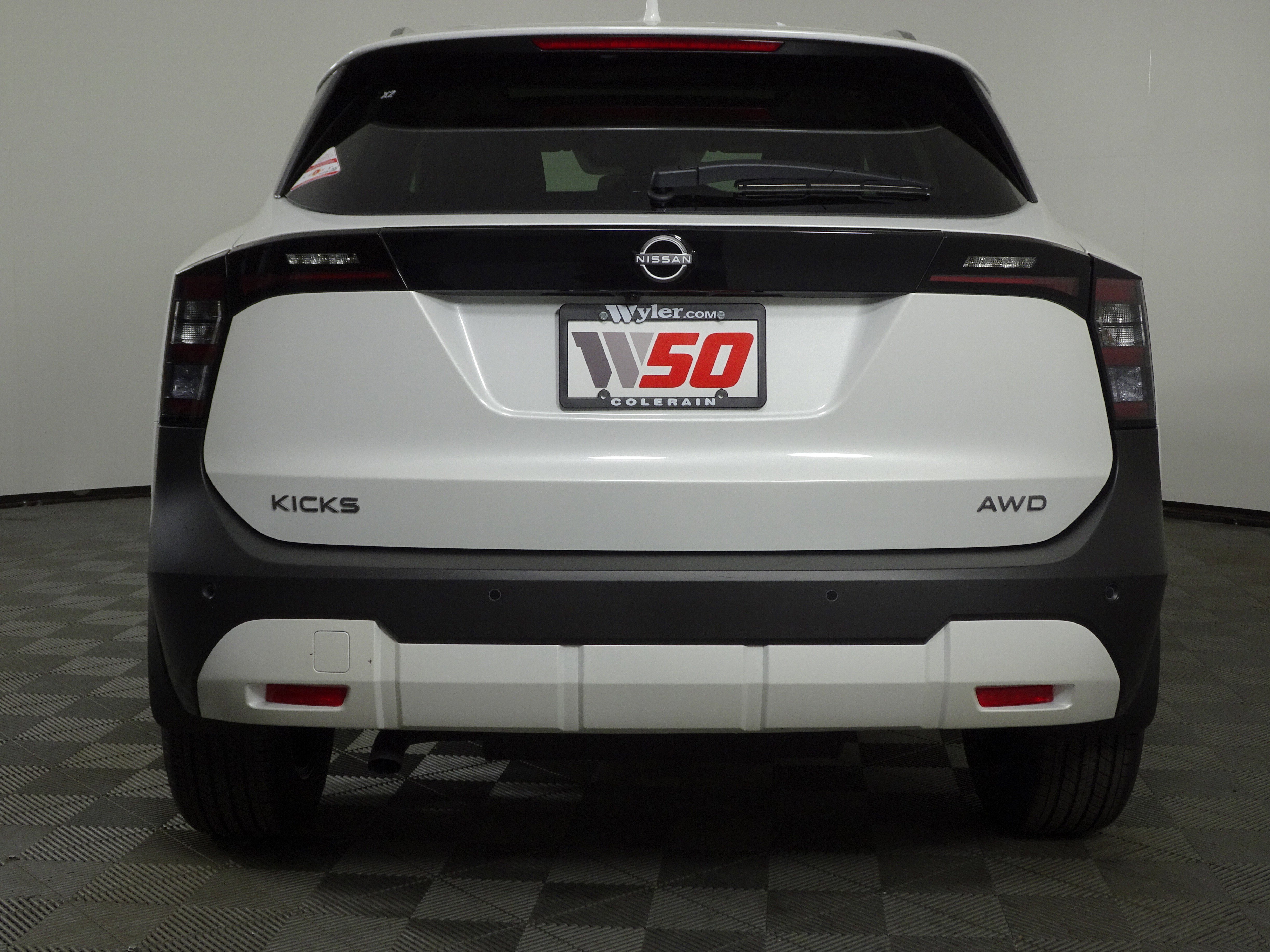 New 2025 Nissan Kicks SV w/ SV Premium Package image 18