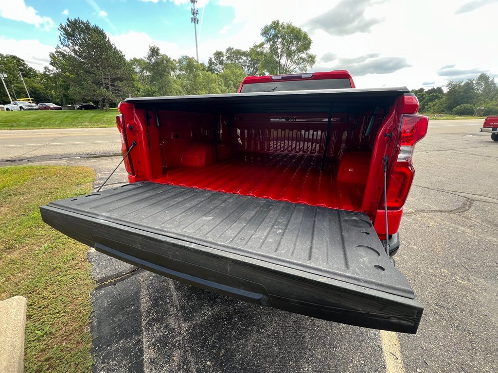 Certified 2022 Chevrolet Silverado 1500 Custom Trail Boss w/ LPO, Dark Essentials Package image 6