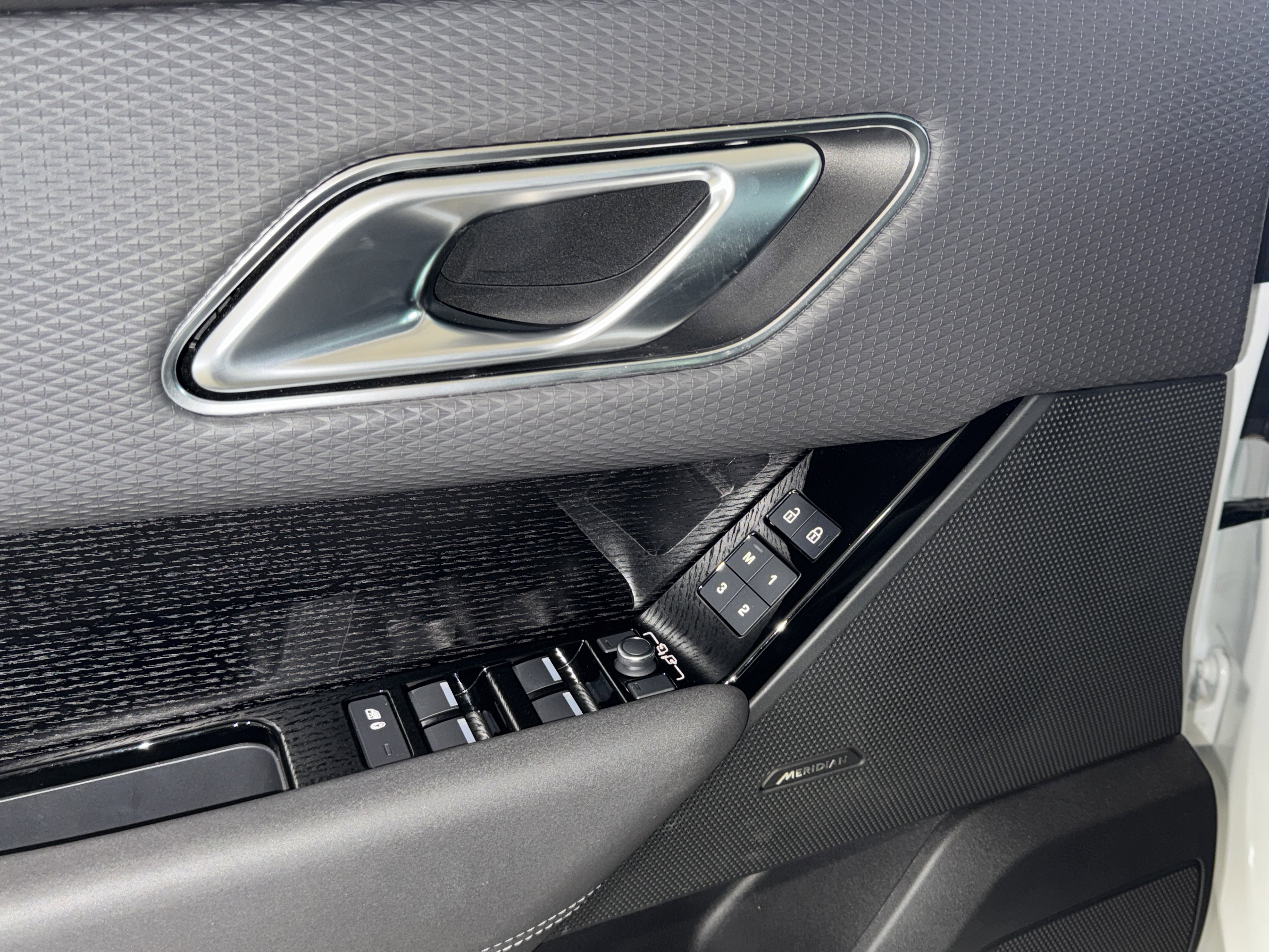 Used 2023 Land Rover Range Rover Velar R-Dynamic S image 17