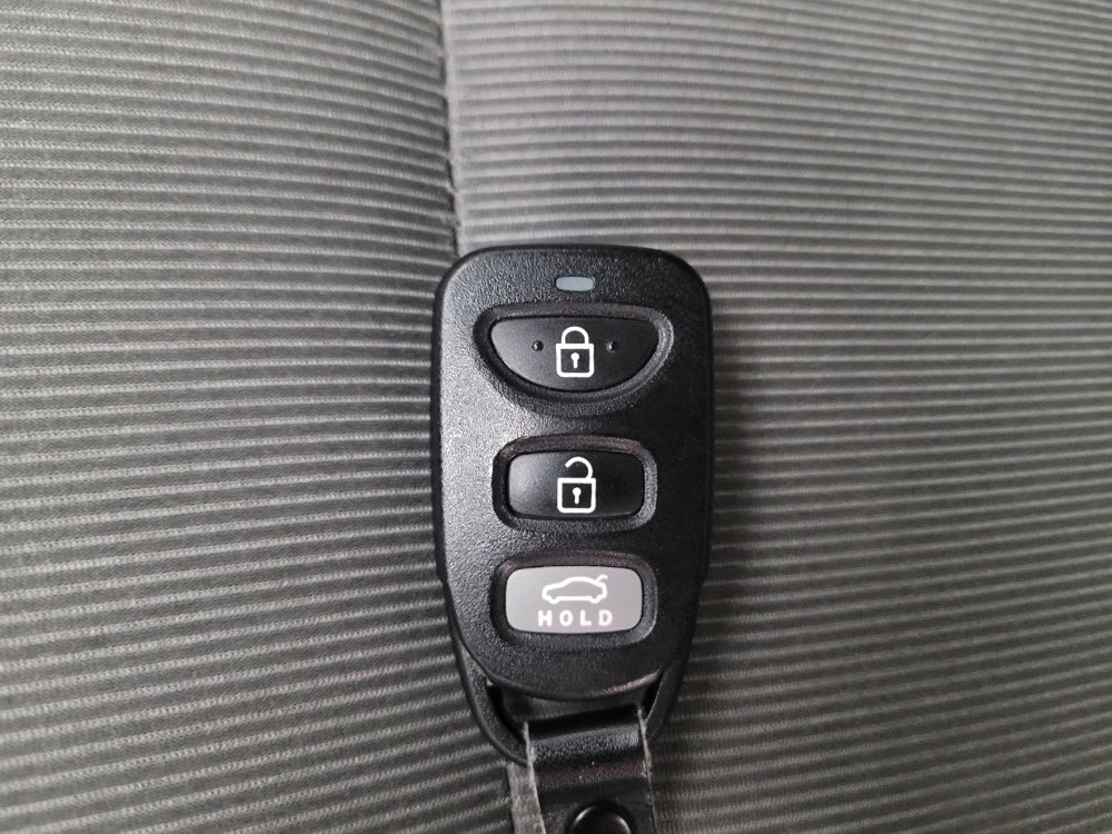 Used 2017 Hyundai Elantra SE image 32