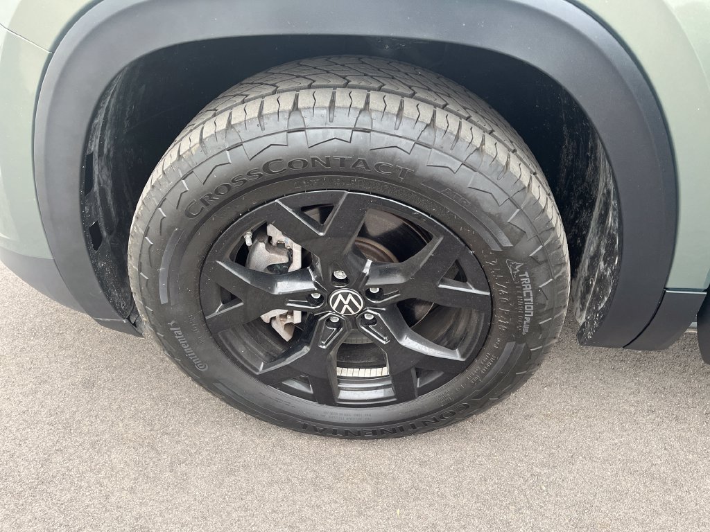 Used 2024 Volkswagen Atlas Peak Edition SE AWD/4WD image 29