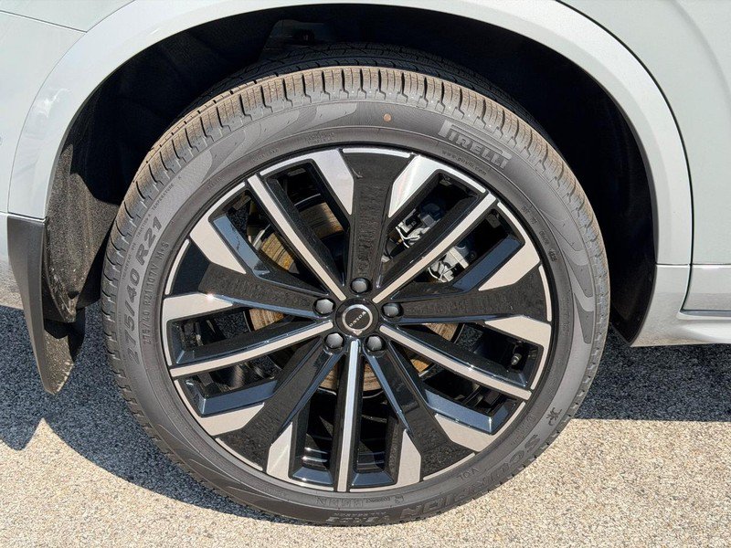 New 2026 Volvo XC90 T8 Plus w/ Protection Package AWD/4WD image 4