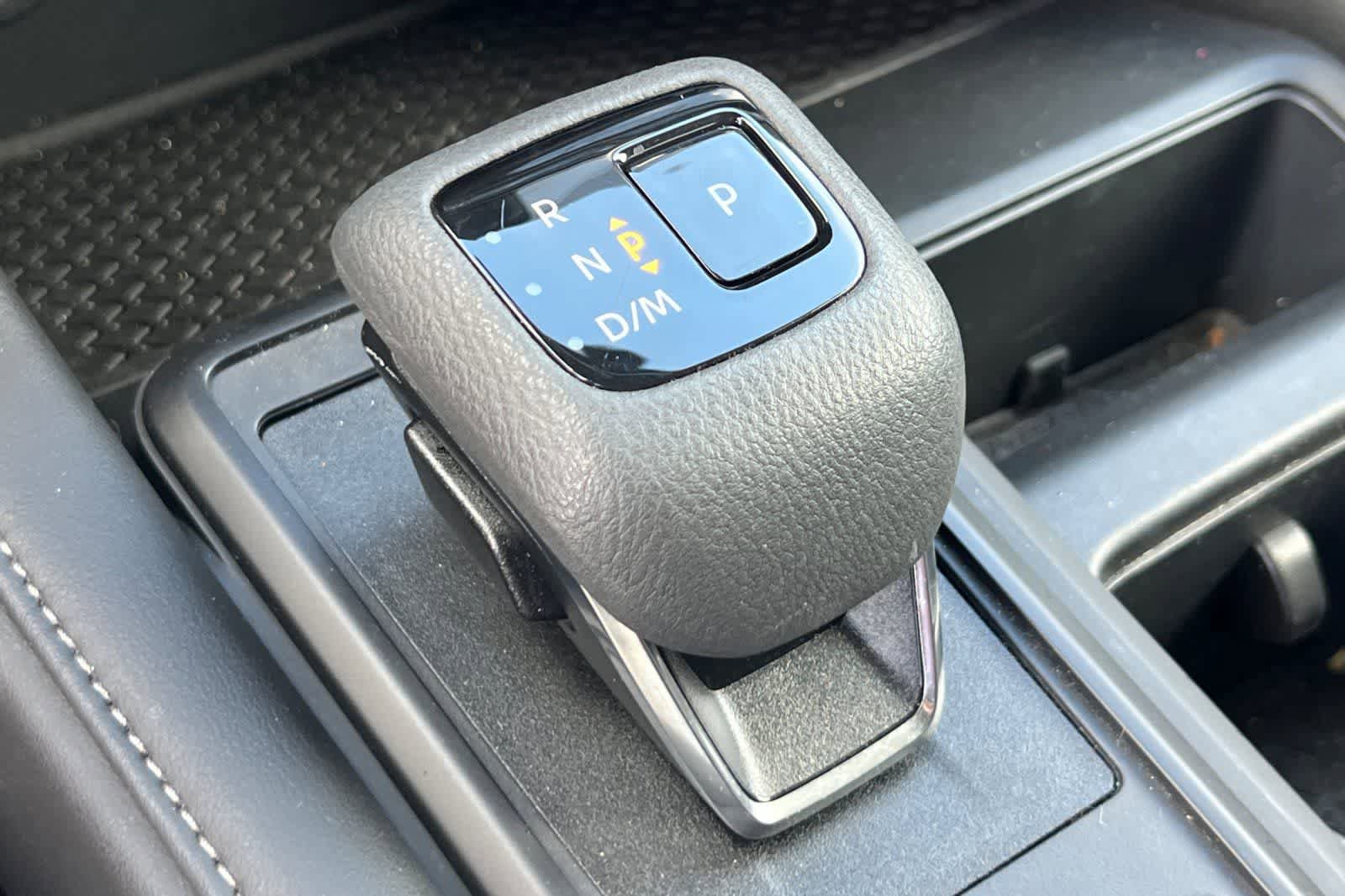 Used 2025 Nissan Pathfinder S image 24
