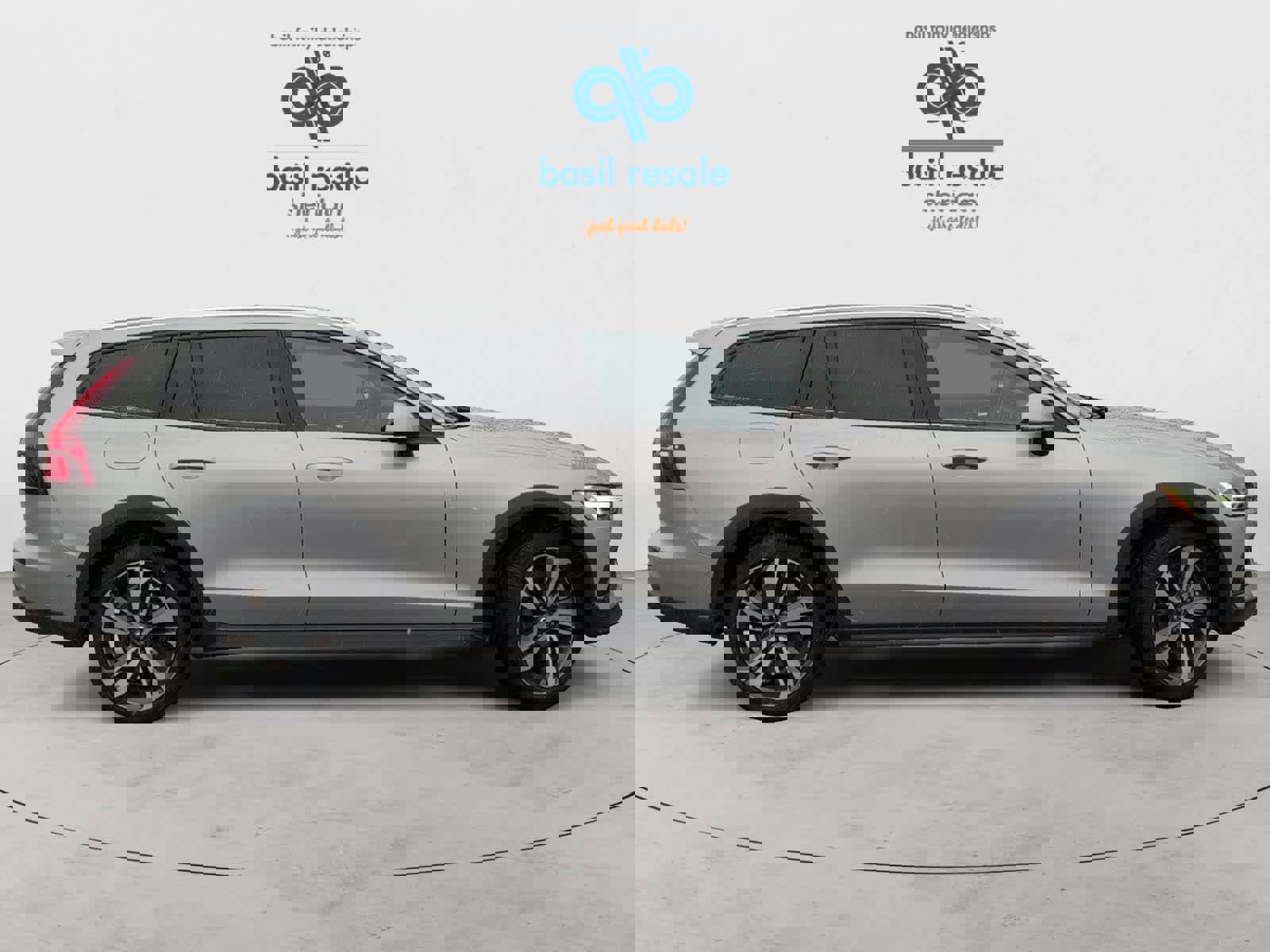 Used 2025 Volvo V60 B5 Cross Country Plus image 7