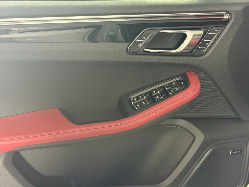 New 2026 Porsche Macan image 25