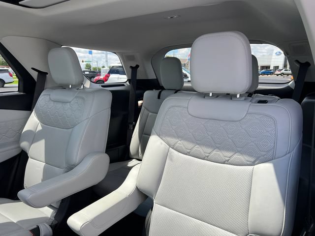 Certified 2025 Ford Explorer Platinum w/ LUX Leather Package AWD/4WD image 29