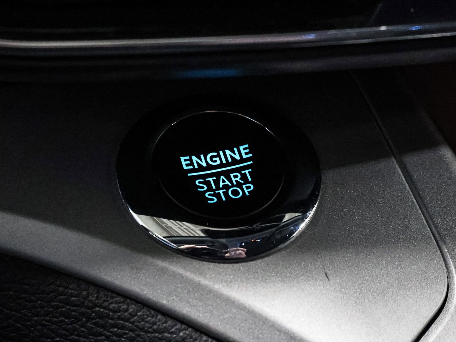 Certified 2023 Ford Explorer XLT w/ Equipment Group 202A image 39