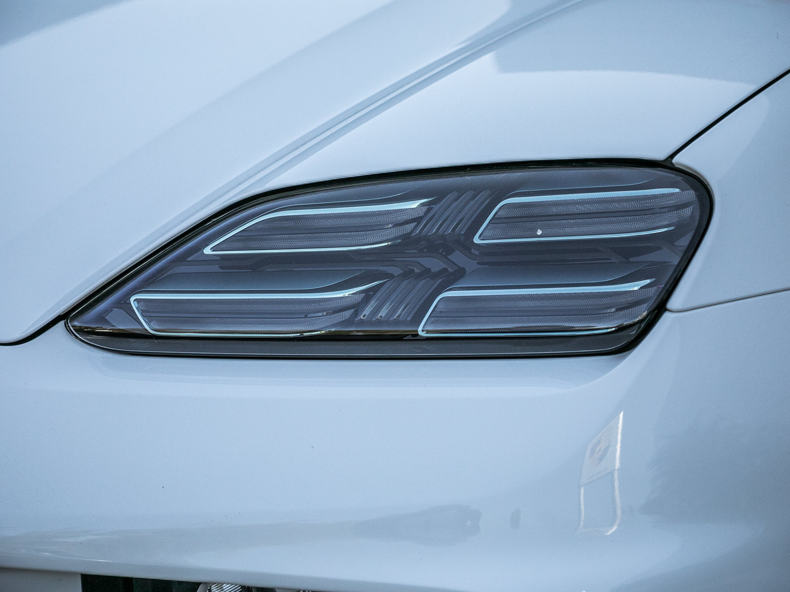 Certified 2025 Porsche Macan 4S Electric AWD/4WD image 23