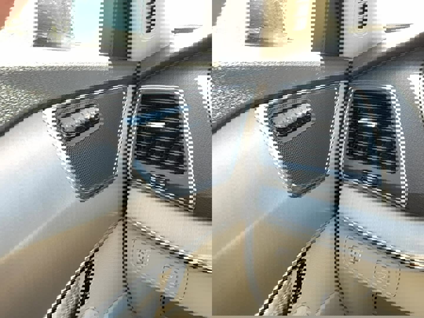 Used 2021 Volvo XC90 T5 Momentum w/ Protection Package Premier image 18