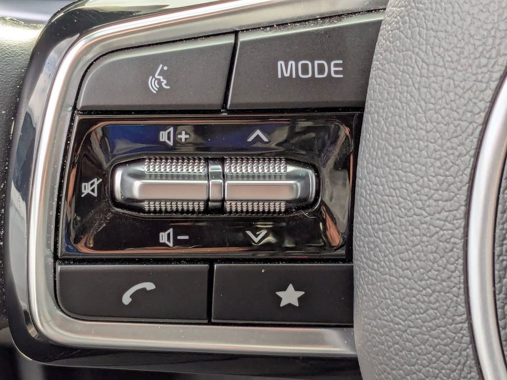Used 2025 Kia Sorento SX image 16
