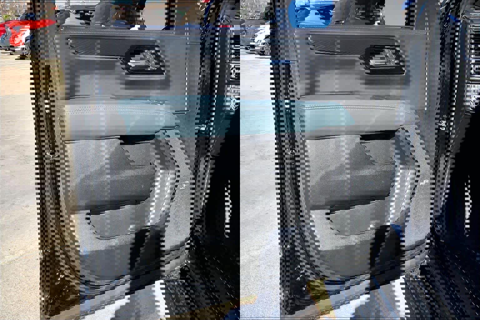 Used 2025 GMC Yukon XL AT4 w/ AT4 Premium Plus Package image 22