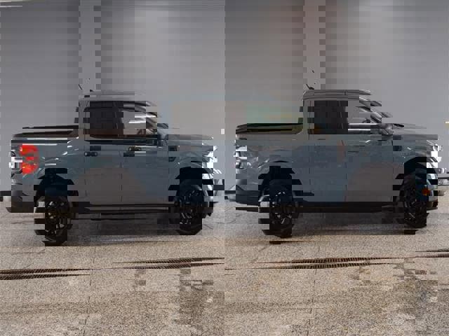 Used 2023 Ford Maverick XL image 2