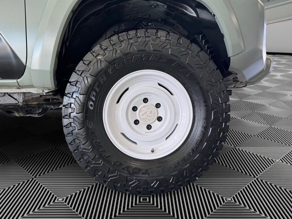 Used 2022 Toyota Tacoma TRD Sport w/ Technology Package image 9