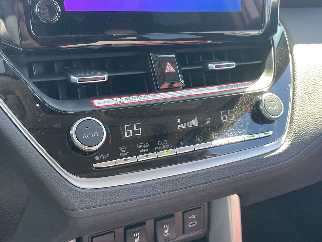 Used 2025 Toyota Corolla Cross XLE w/ Convenience Package image 8