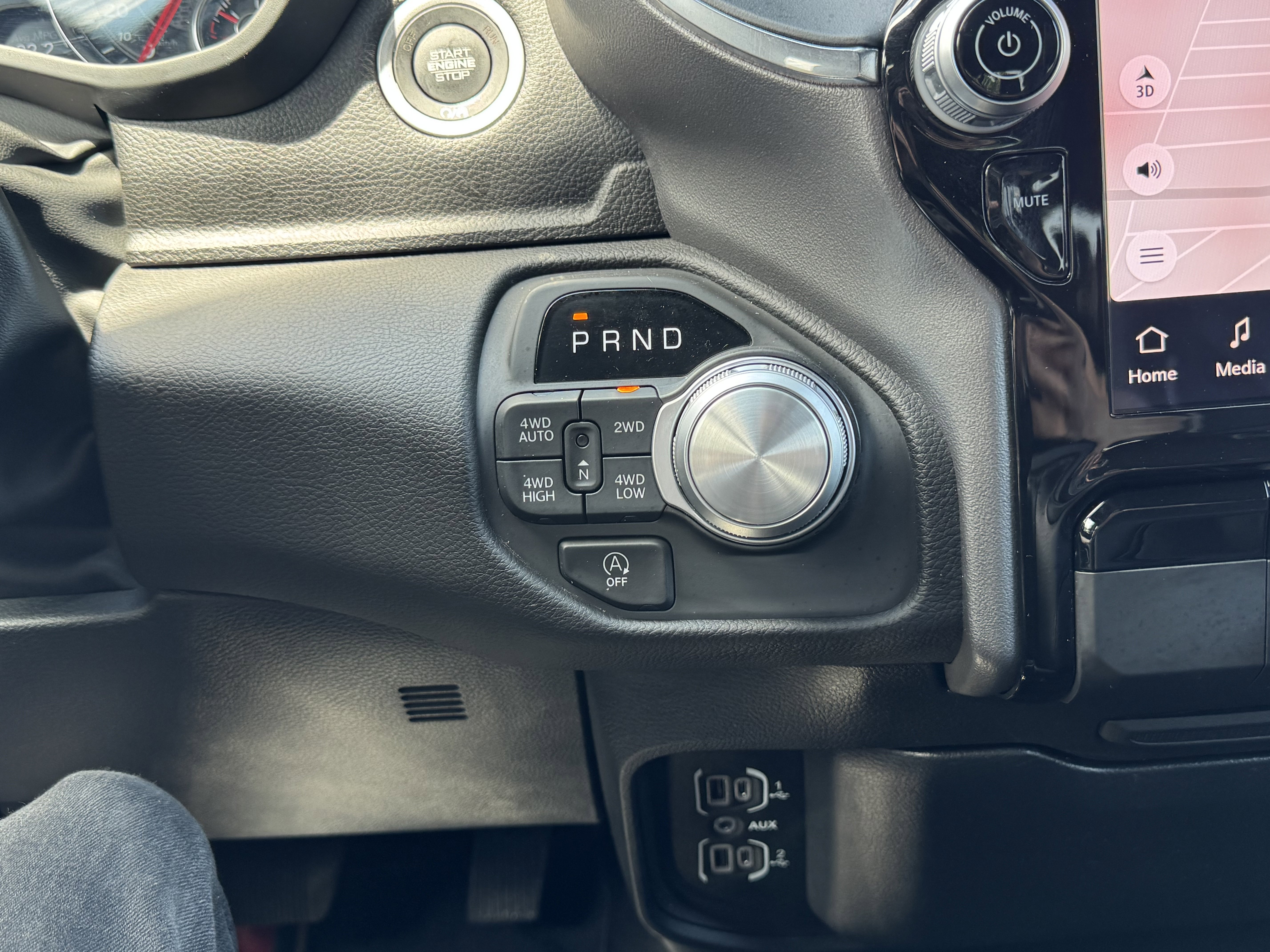 Used 2025 RAM 1500 Laramie image 25