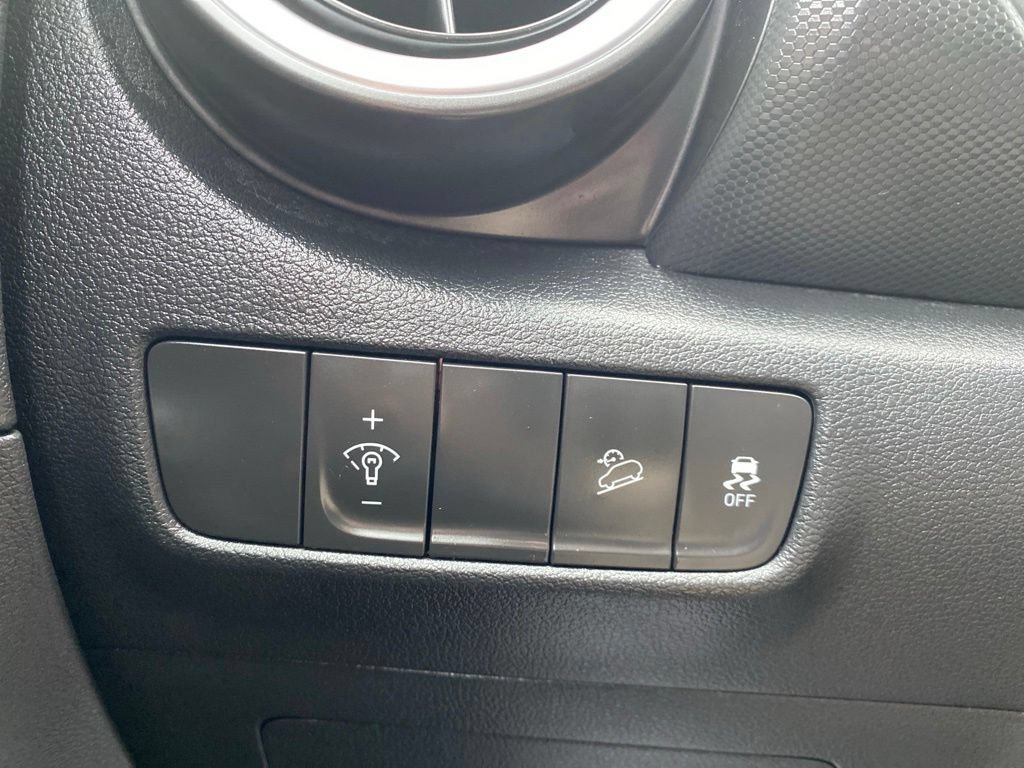 Certified 2023 Hyundai Kona SEL AWD/4WD image 22