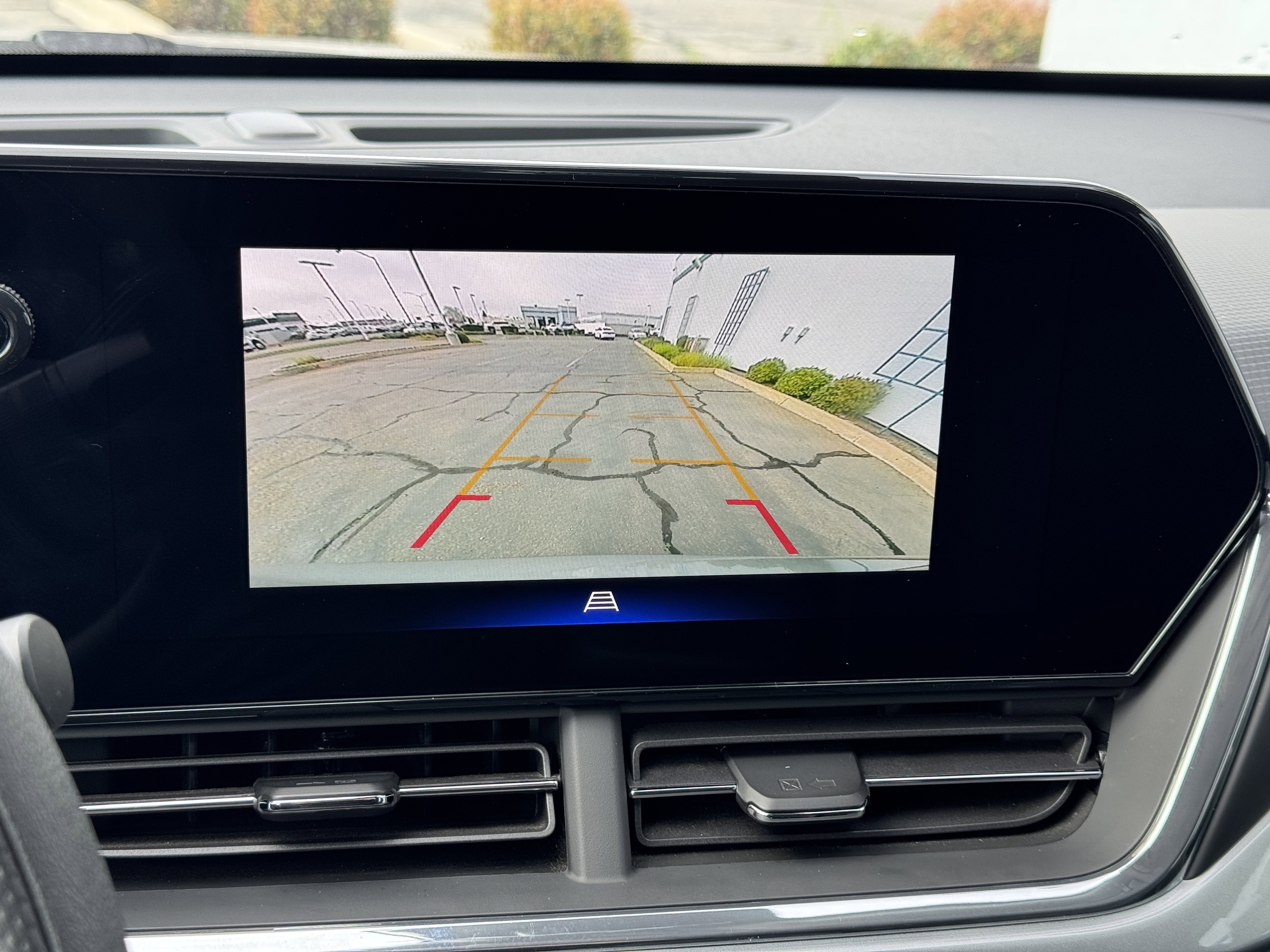 Used 2025 Chevrolet Trax LT image 27