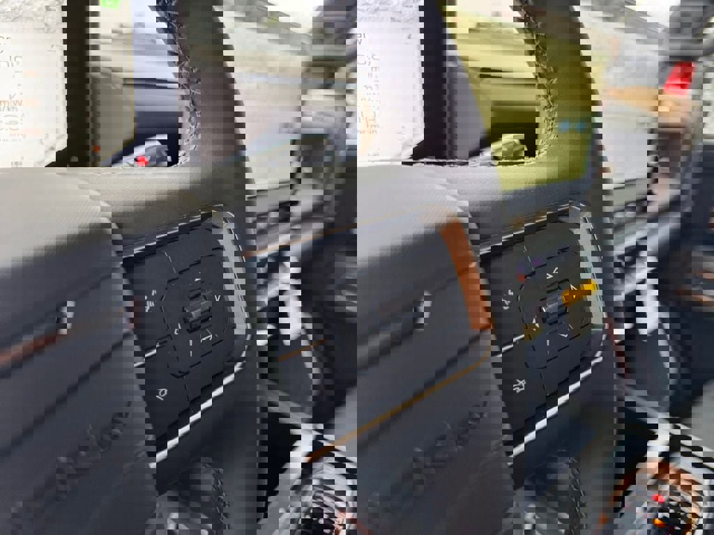 New 2025 GMC Hummer EV 2X w/ LPO, Dark Essentials Package image 18