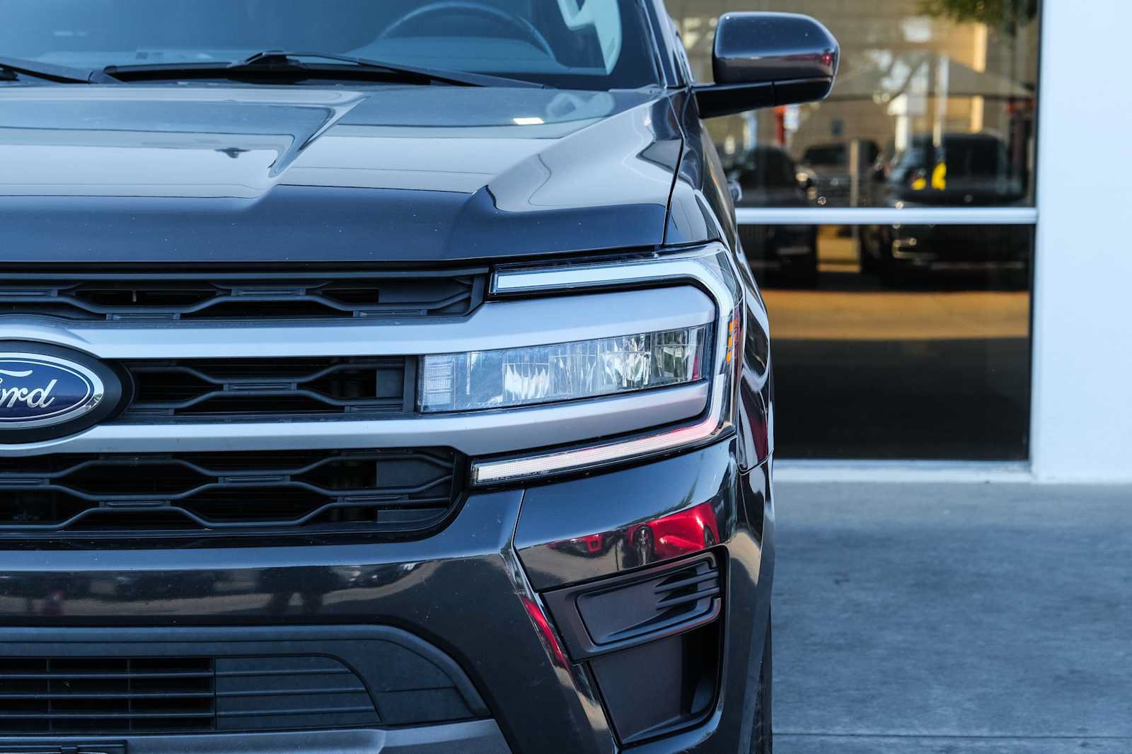 Used 2023 Ford Expedition XLT RWD image 5