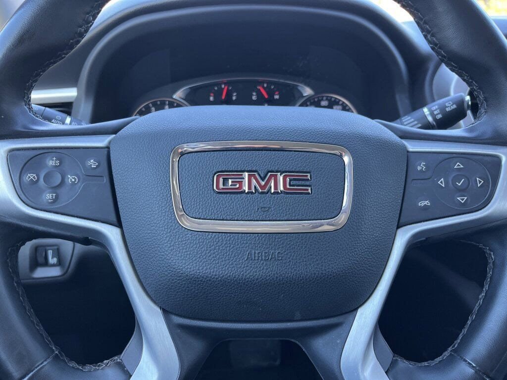 Used 2023 GMC Acadia SLT image 11