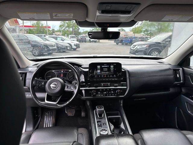 Used 2025 Nissan Pathfinder SL AWD/4WD image 19