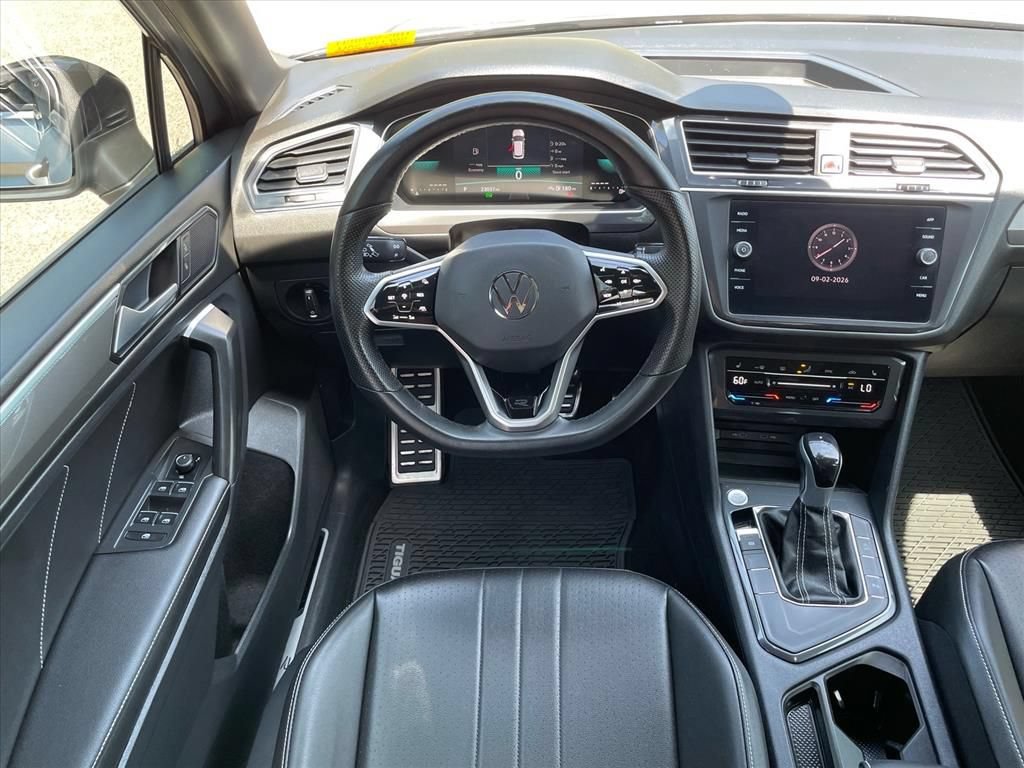 Used 2023 Volkswagen Tiguan SE R-Line FWD image 3