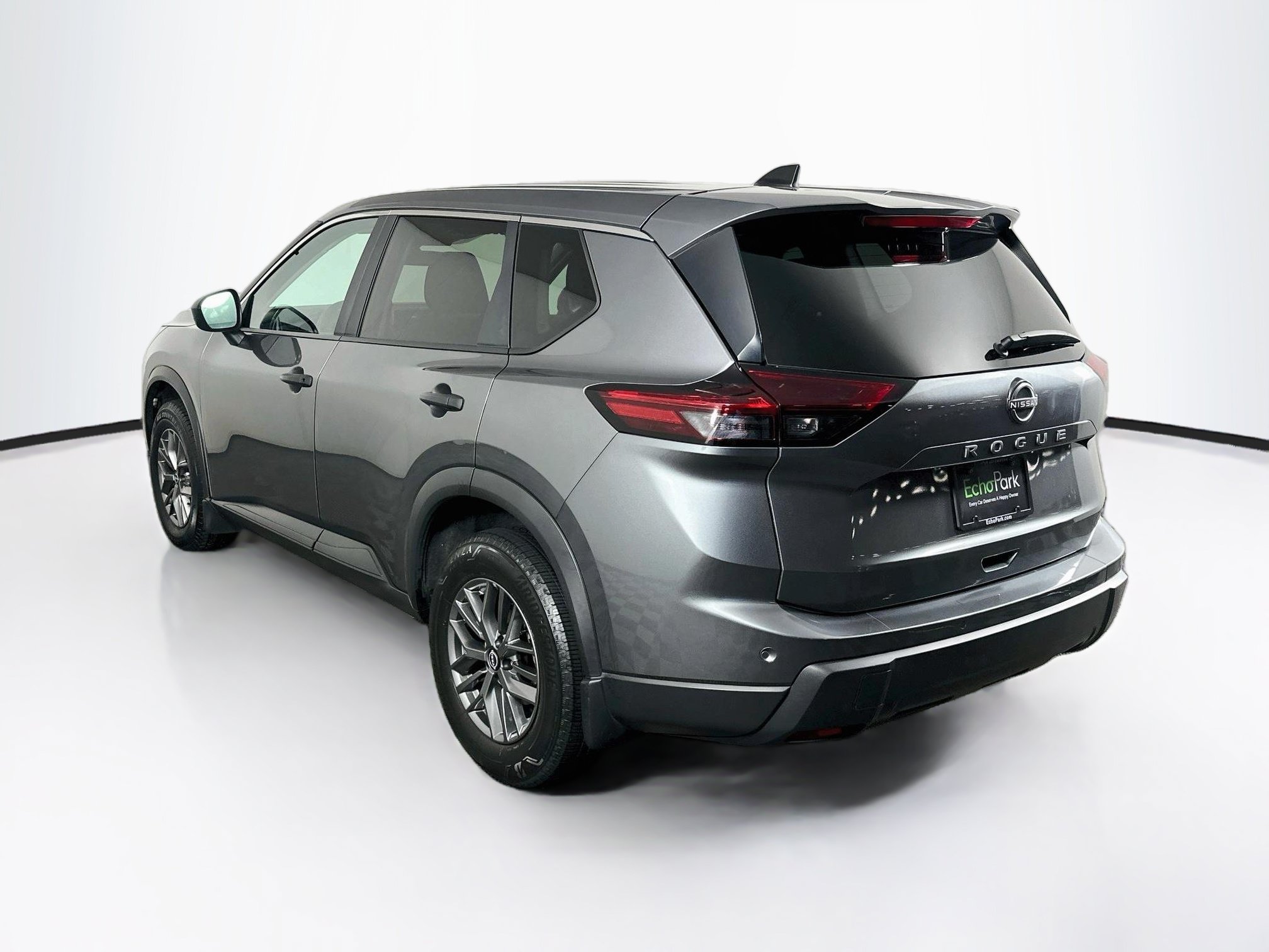 Used 2024 Nissan Rogue S FWD image 5