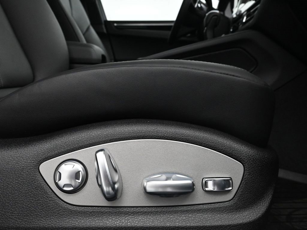 New 2025 Porsche Macan image 15