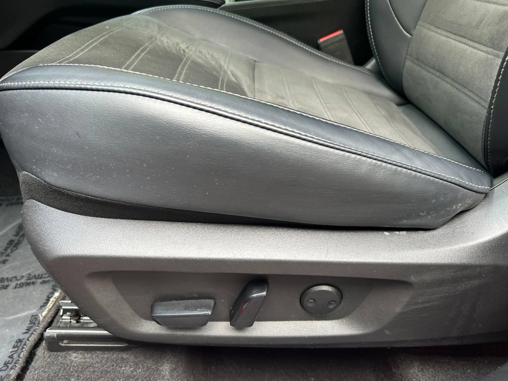 Used 2024 Mitsubishi Outlander AWD image 16