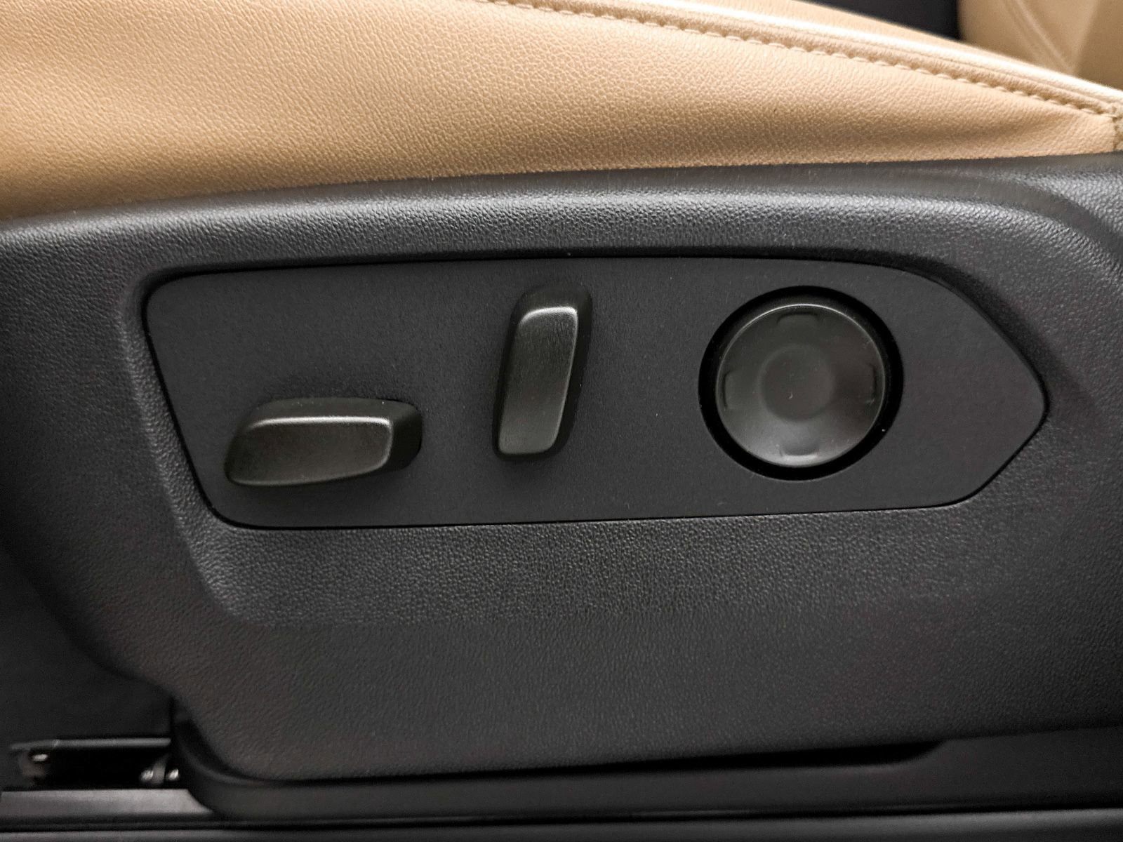 Used 2023 Chevrolet Tahoe Premier w/ Advanced Technology Package image 31