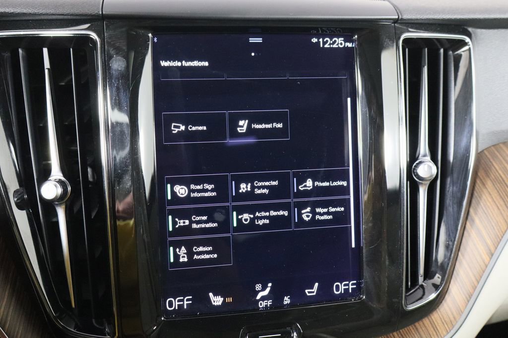 Used 2021 Volvo XC60 T5 Momentum w/ Premium Package image 40