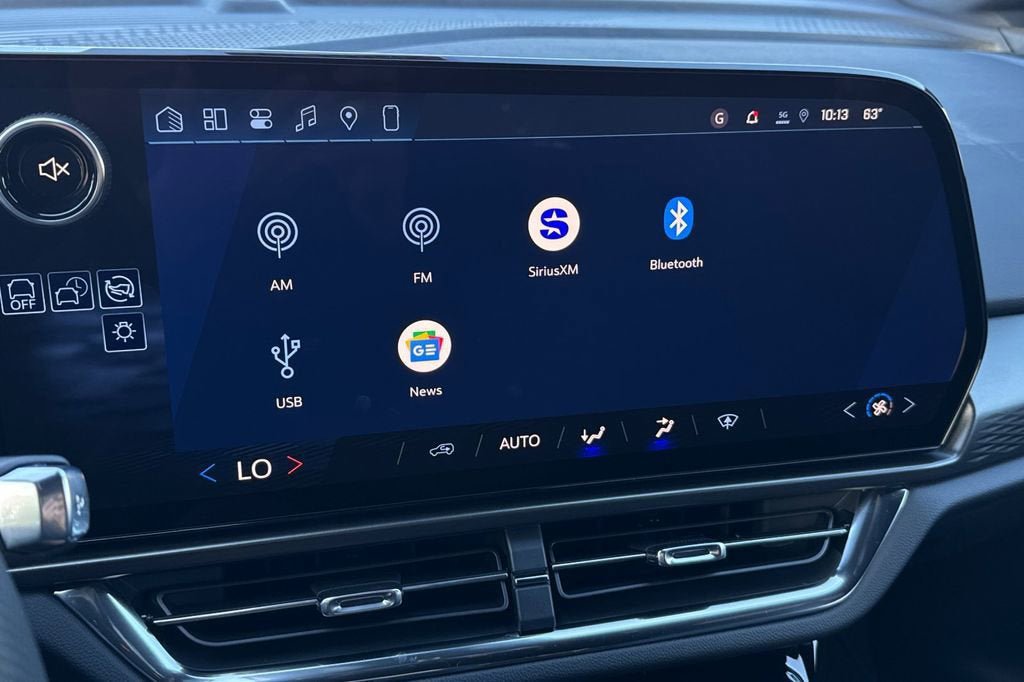 New 2026 Chevrolet Equinox EV LT w/ LPO, Blackout Package image 18