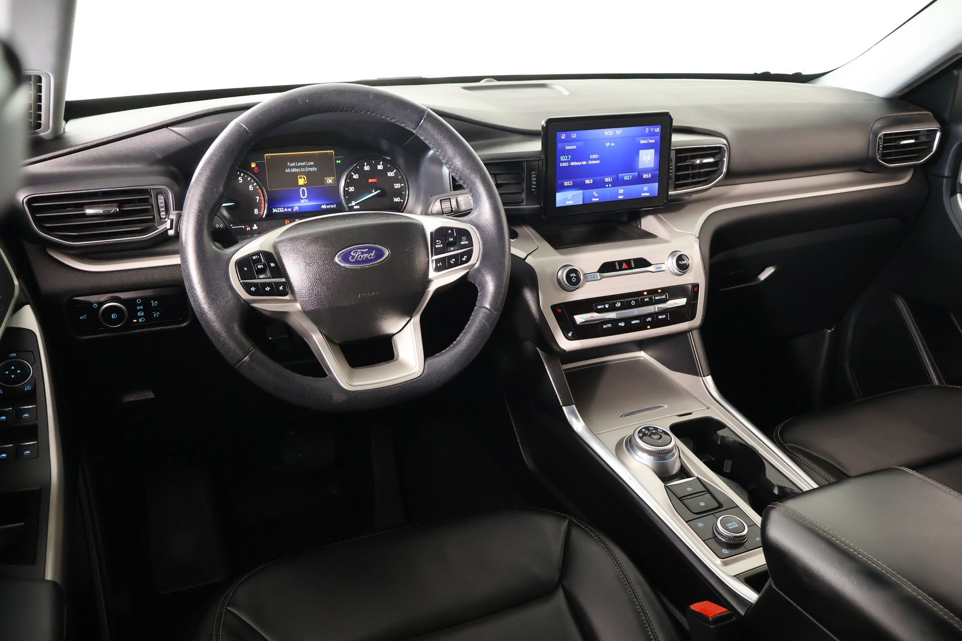 Used 2023 Ford Explorer XLT w/ Equipment Group 202A AWD/4WD image 2