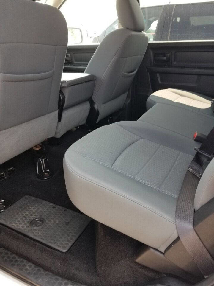 Used 2017 RAM 1500 4x4 Crew Cab image 7