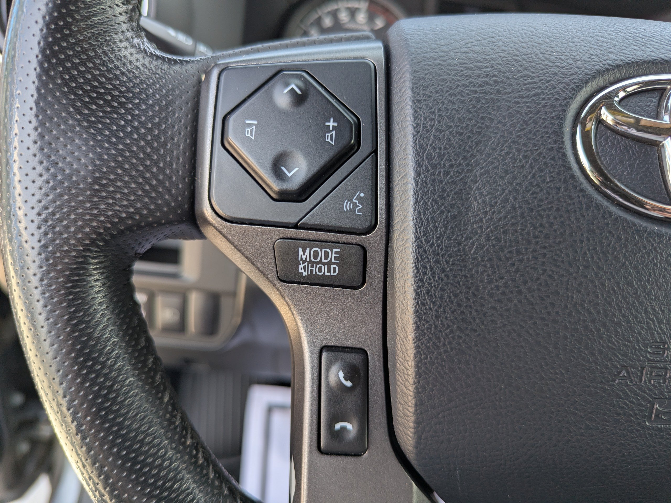Used 2018 Toyota Tacoma TRD Off-Road w/ Technology Package AWD/4WD image 15