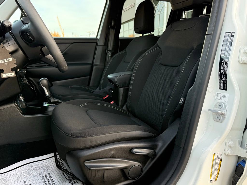 Used 2023 Jeep Renegade Altitude image 2